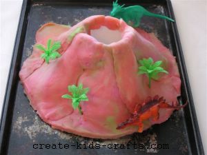 playdough volcano:create-kids-crafts.com